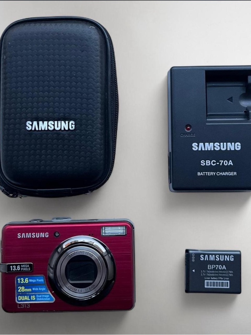 Fully functional Samsung L313 hot red Camera w BATTERY, CASE, CHARGER & tested